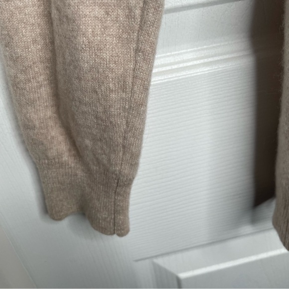 Lord & Taylor 100% Cashmere Sweater V neck Pullover Comfy Cozy in Beige L - Picture 7 of 10